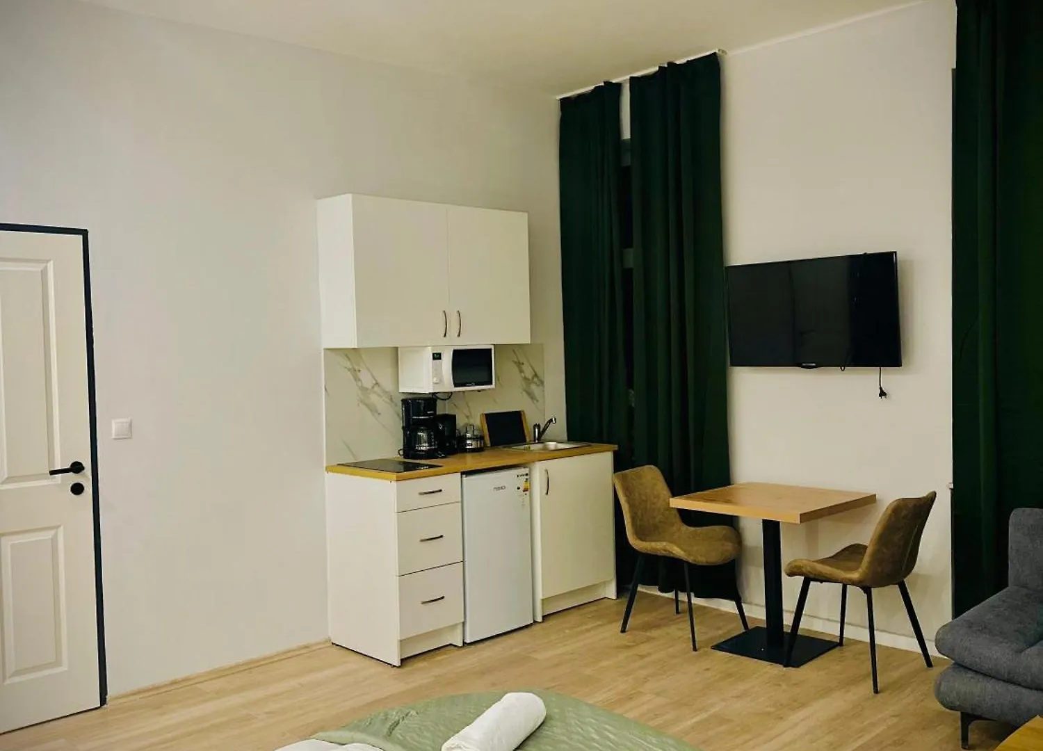 Apartment Private And Elegant Studio In Residential Vienna