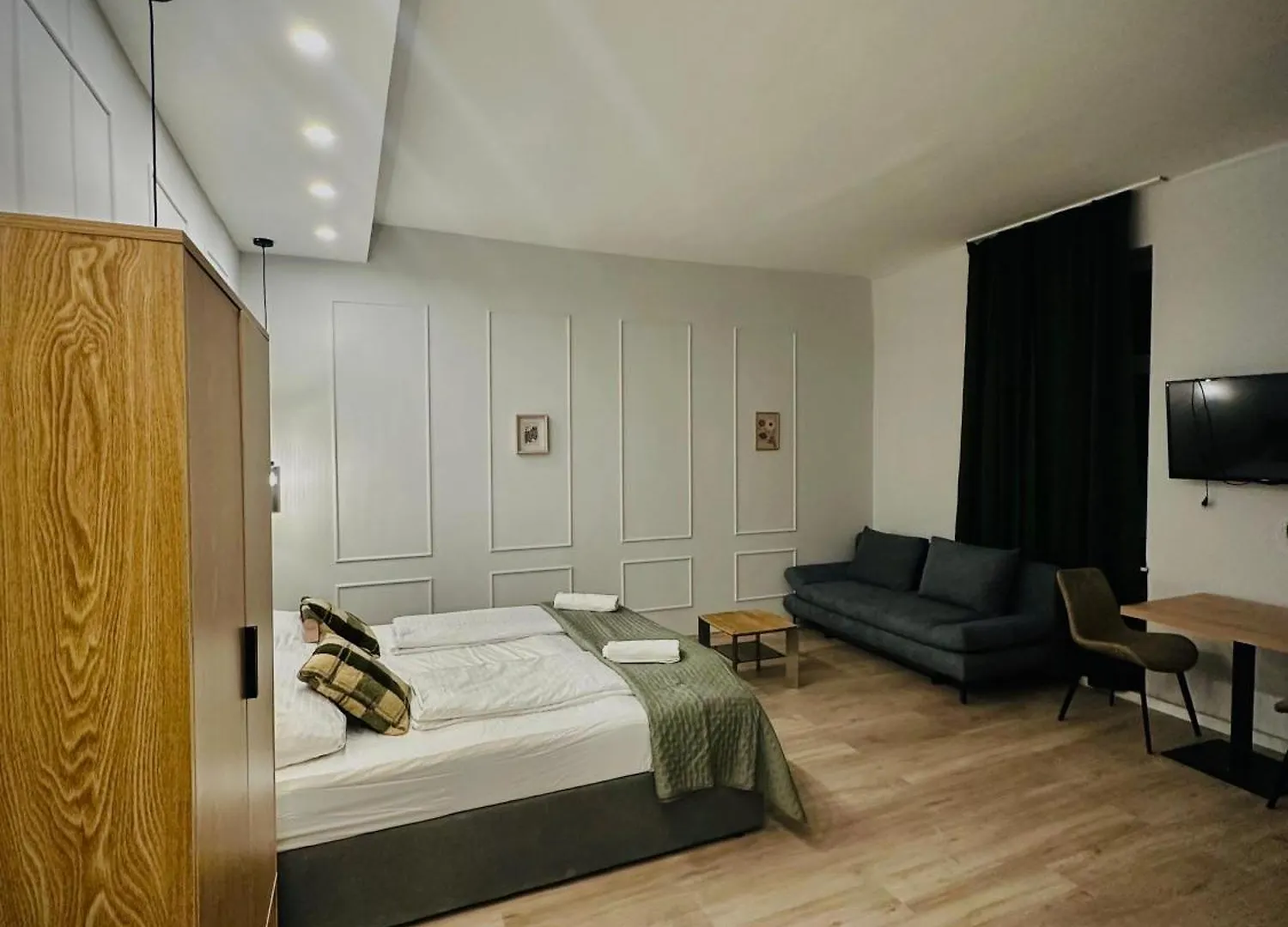 Private And Elegant Studio In Residential Vienna Apartment
